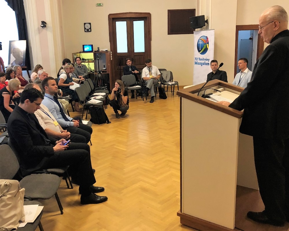 Előadás a „hála” konferencián Előadás 2018. június 16-án a Párbeszéd Házában tartott Hála, mint a fenntarthatósági fordulat alapja c. konferencián.