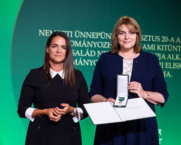Magyar Érdemrend Lovagkeresztje kitüntetésben részestült Keresztes Ilona
