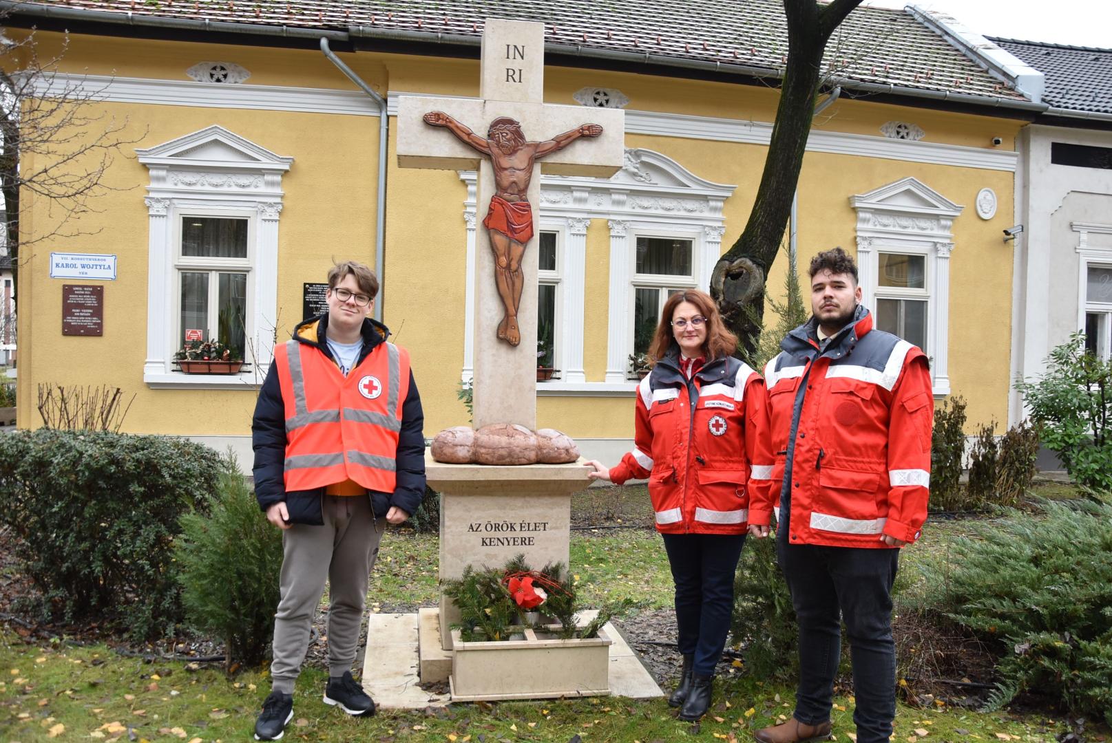 A Magyar Vöröskereszt Bács-Kiskun Megyei Szervezetének munkatársai, forrás: Civil percek #107
