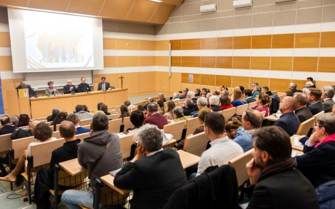 Szinodalitás a gyakorlatban – konferencia a közös gondolkodás és az egyházi megújulás jegyében